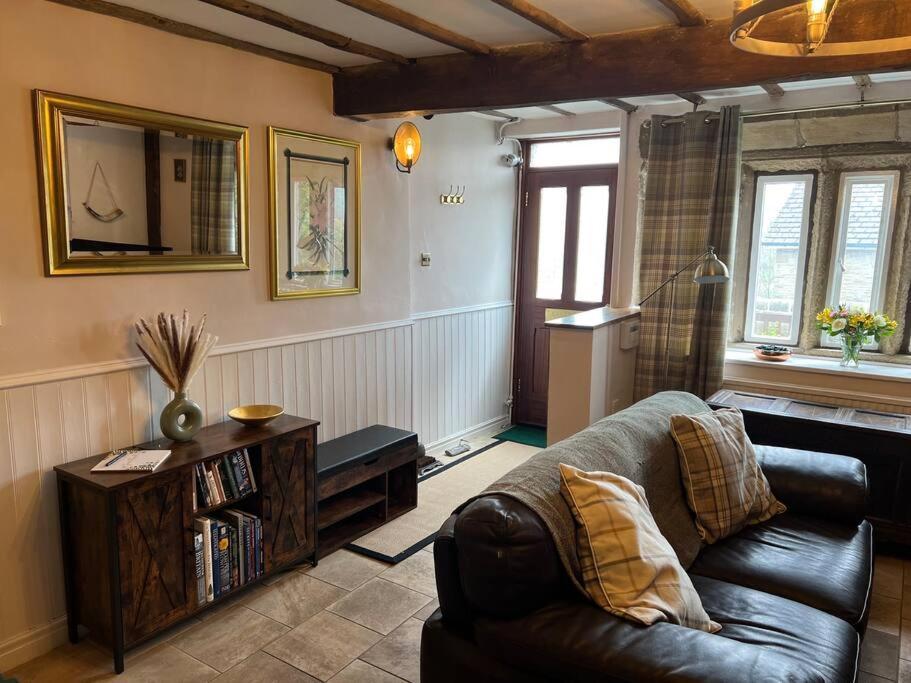17Th Century Cottage With Hidden Garden Steeton 외부 사진
