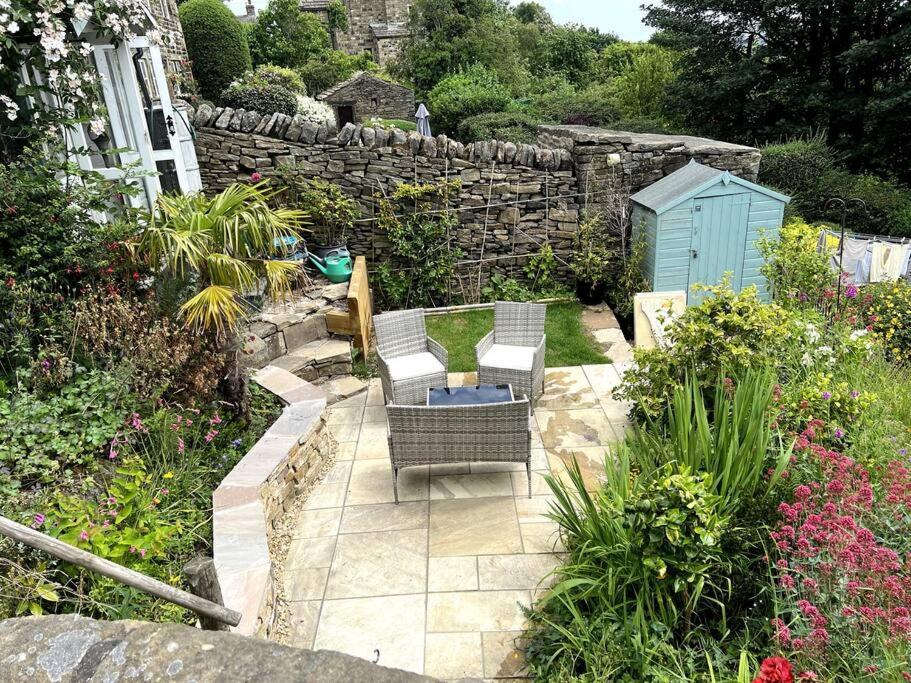 17Th Century Cottage With Hidden Garden Steeton 외부 사진